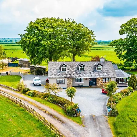 The Ring Farmhouse Bed & Breakfast Birr