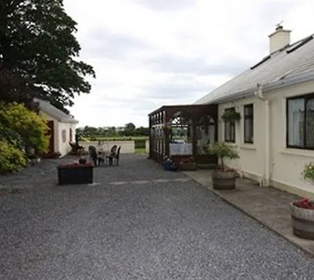 The Ring Farmhouse Bed & Breakfast Birr